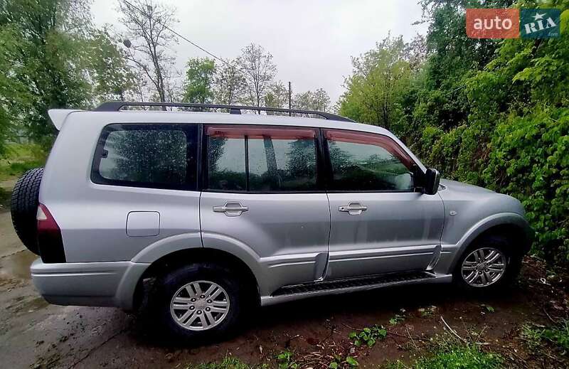 2004 mitsubishi pajero