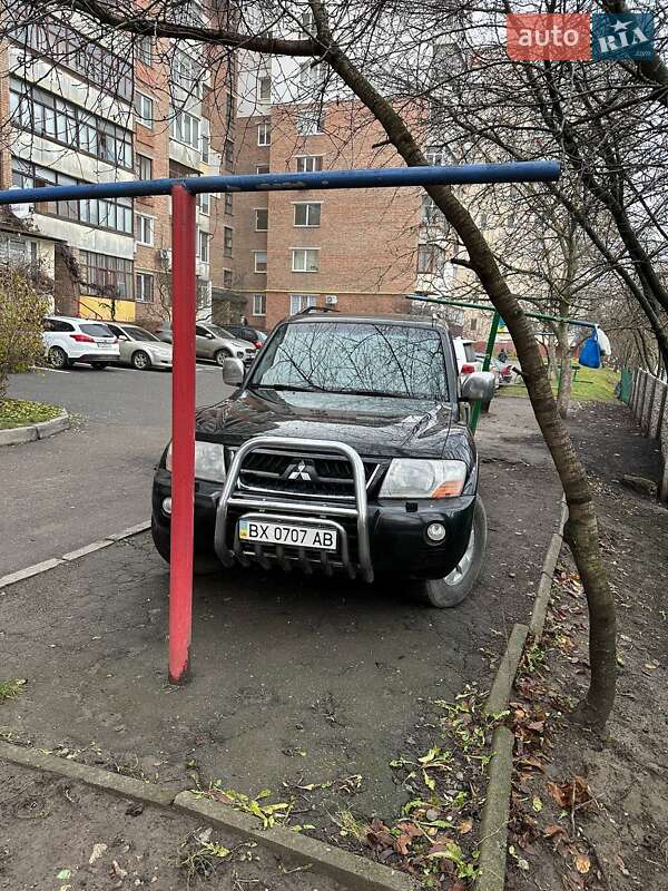 2004 mitsubishi pajero
