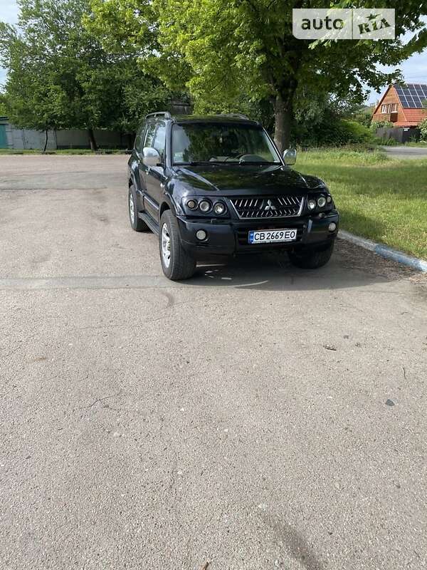 2004 mitsubishi pajero