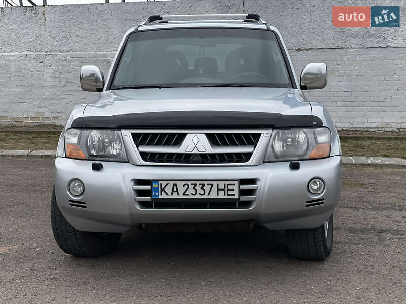 2004 mitsubishi pajero wagon