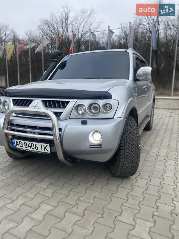 2004 mitsubishi pajero wagon
