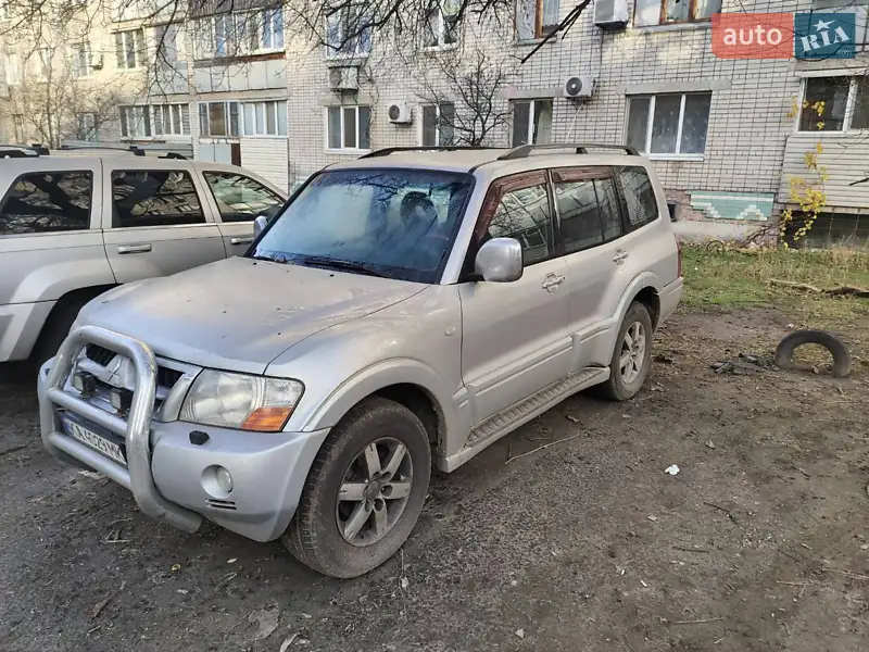 2005 mitsubishi pajero wagon