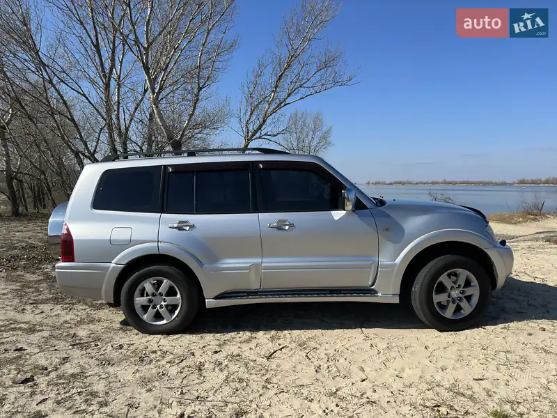 2005 mitsubishi pajero