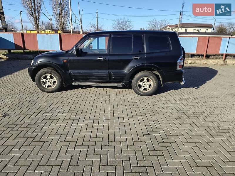 2000 mitsubishi pajero