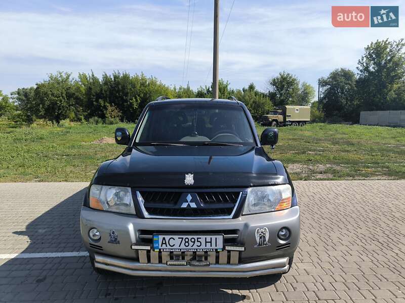 2004 mitsubishi pajero