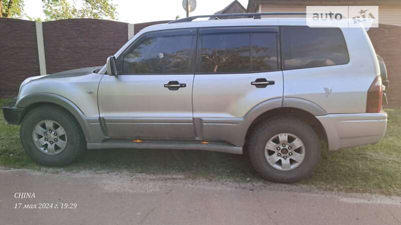 2004 mitsubishi pajero wagon