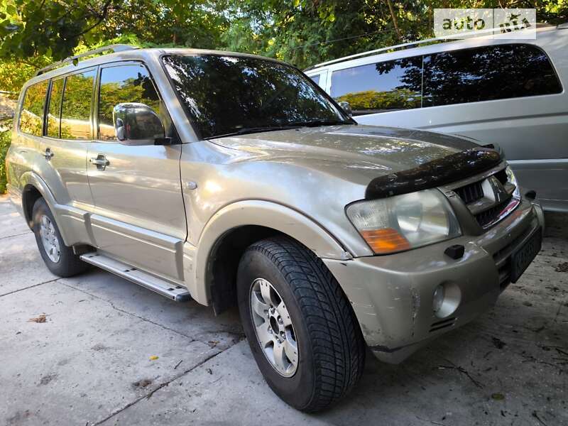 2004 mitsubishi pajero