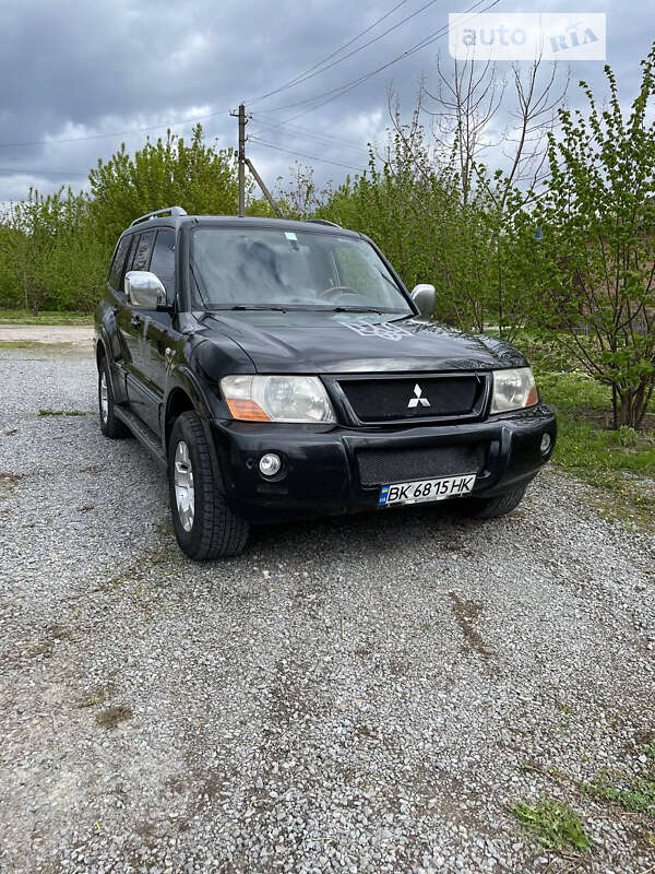 2004 mitsubishi pajero