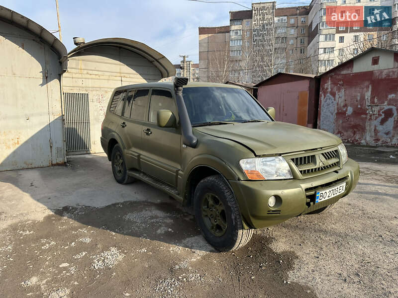 2004 mitsubishi pajero