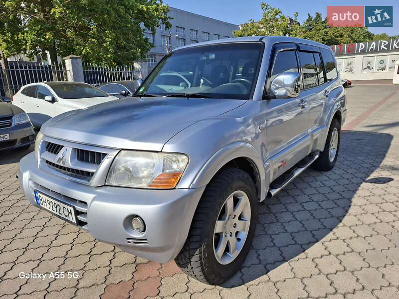 2004 mitsubishi pajero