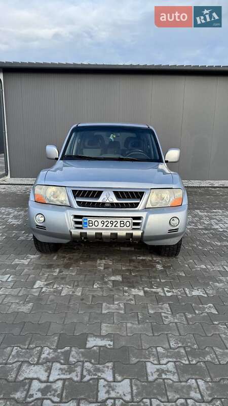 2005 mitsubishi pajero wagon