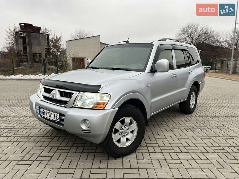 2005 mitsubishi pajero