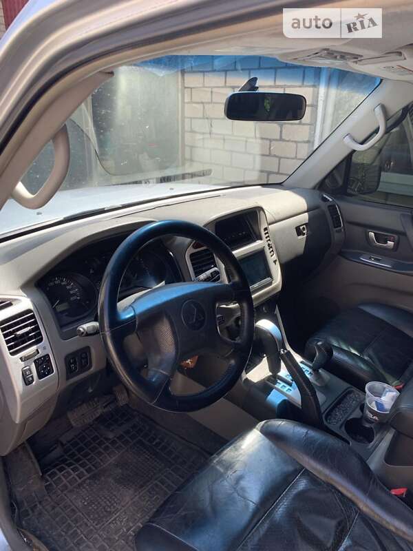 2005 mitsubishi pajero wagon