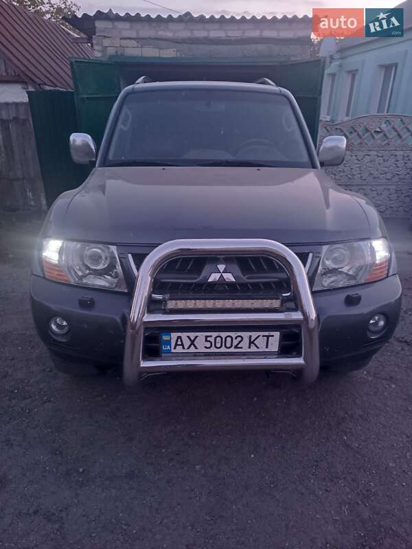 2005 mitsubishi pajero wagon