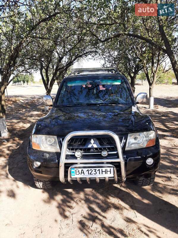 2005 mitsubishi pajero wagon