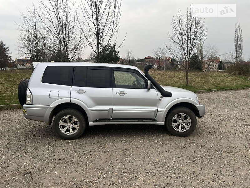 2005 mitsubishi pajero