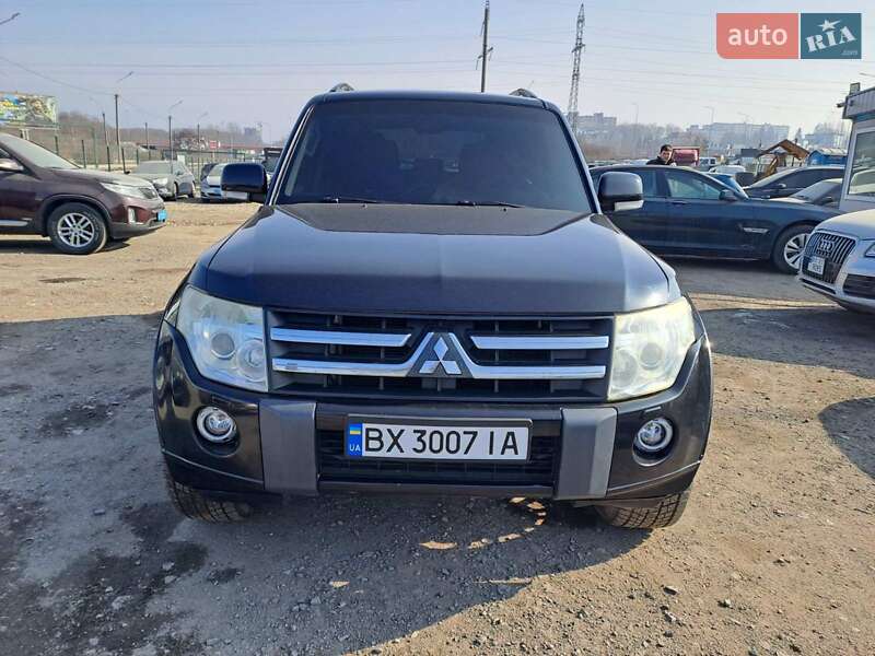 2010 mitsubishi pajero wagon