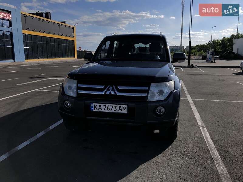2010 mitsubishi pajero