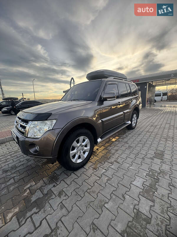 2010 mitsubishi pajero