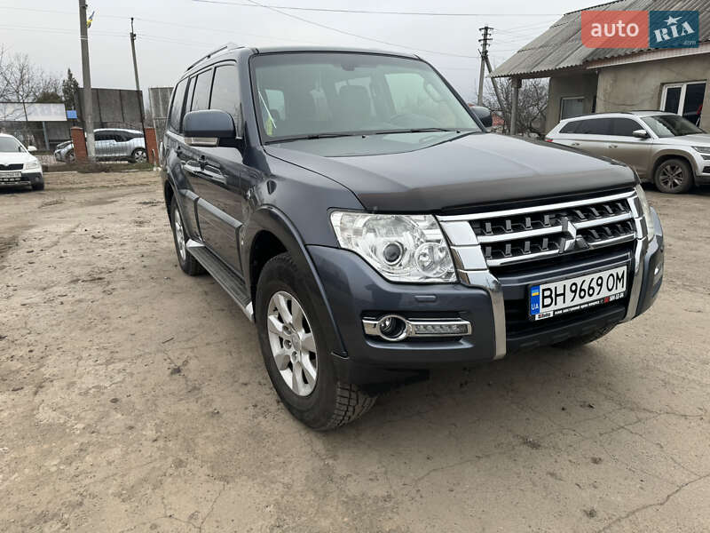 2010 mitsubishi pajero