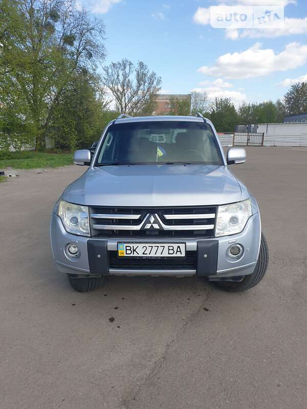 2011 mitsubishi pajero