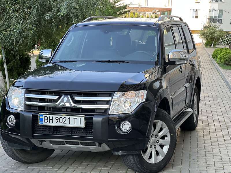 2011 mitsubishi pajero wagon