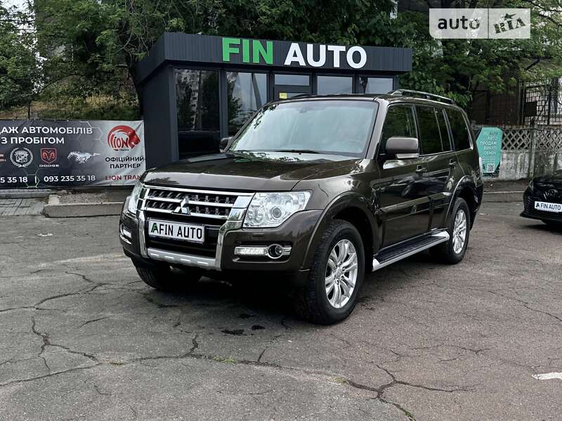 2017 mitsubishi pajero wagon