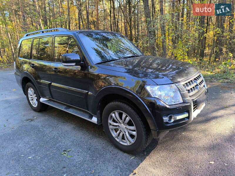 2017 mitsubishi pajero wagon