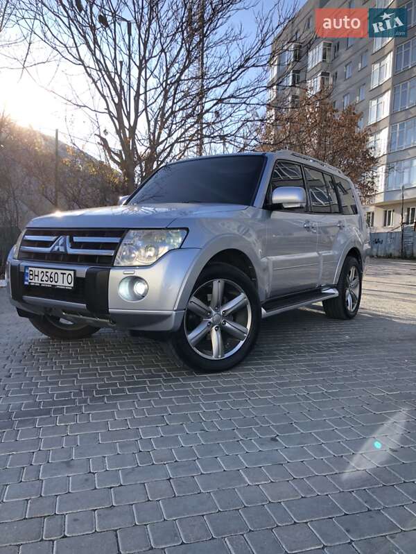 2007 mitsubishi pajero wagon