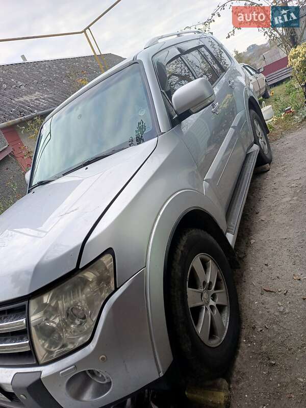 2006 mitsubishi pajero wagon