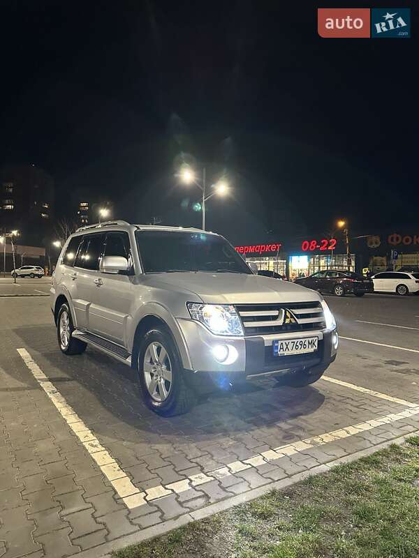 2007 mitsubishi pajero wagon
