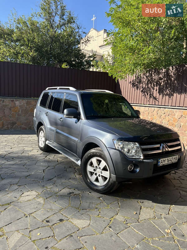 2007 mitsubishi pajero wagon