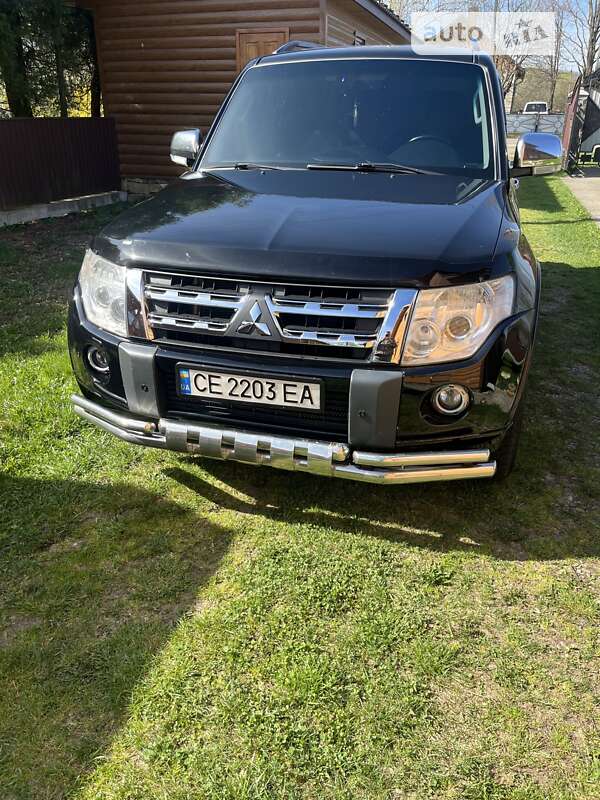 2010 mitsubishi pajero-wagon