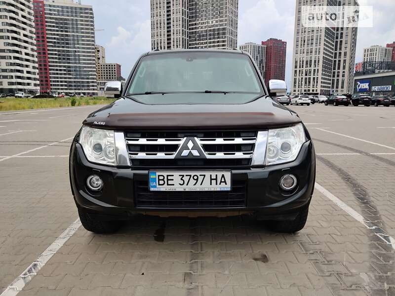 2012 mitsubishi pajero wagon