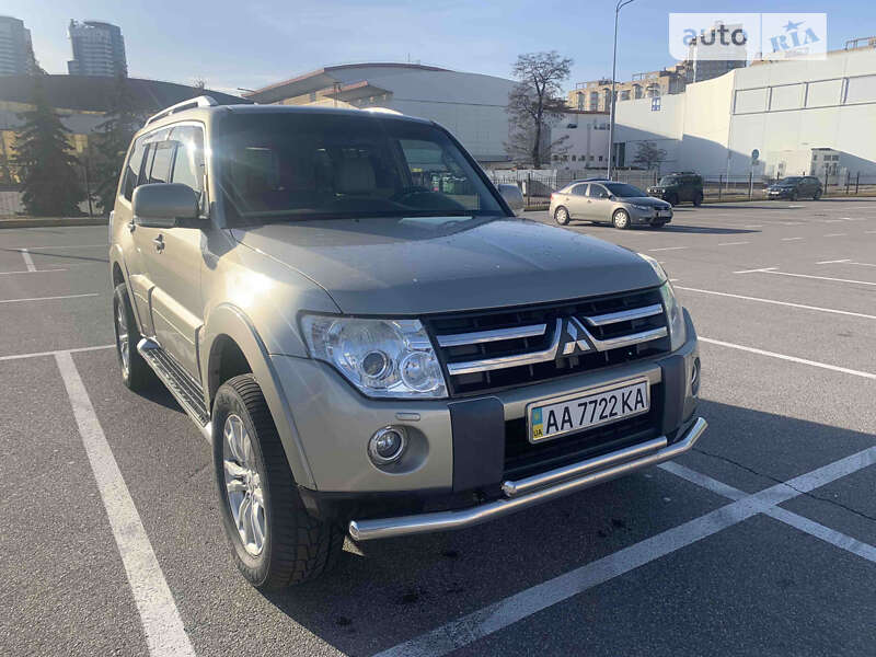 2007 mitsubishi pajero wagon
