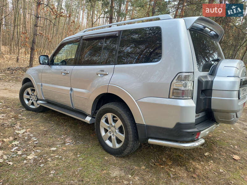 2007 mitsubishi pajero-wagon
