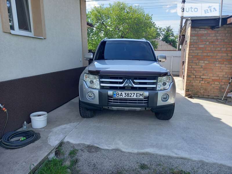 2007 mitsubishi pajero-wagon