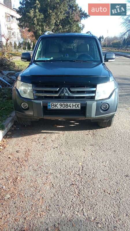 2008 mitsubishi pajero wagon