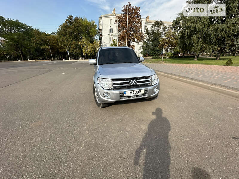 2007 mitsubishi pajero wagon