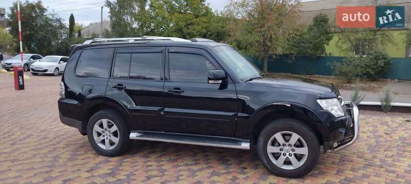 2008 mitsubishi pajero wagon