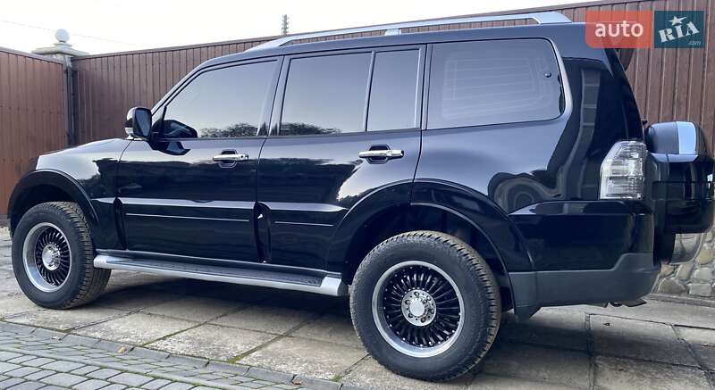2008 mitsubishi pajero wagon