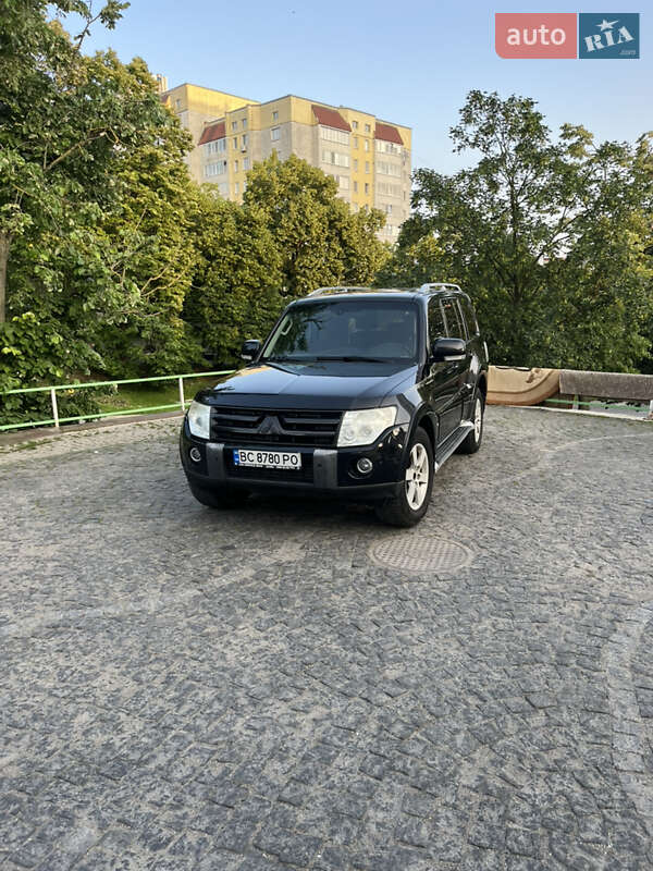 2008 mitsubishi pajero wagon