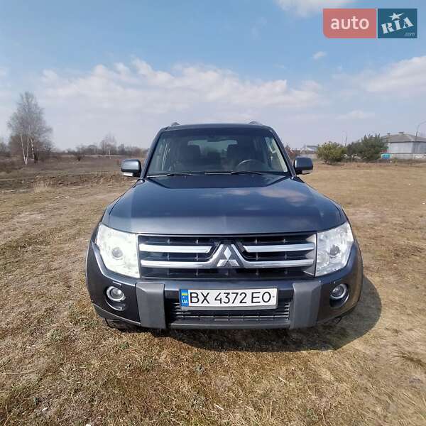 2008 mitsubishi pajero-wagon