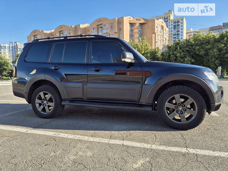 2008 mitsubishi pajero wagon