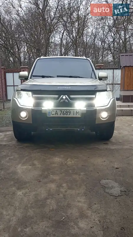 2008 mitsubishi pajero wagon