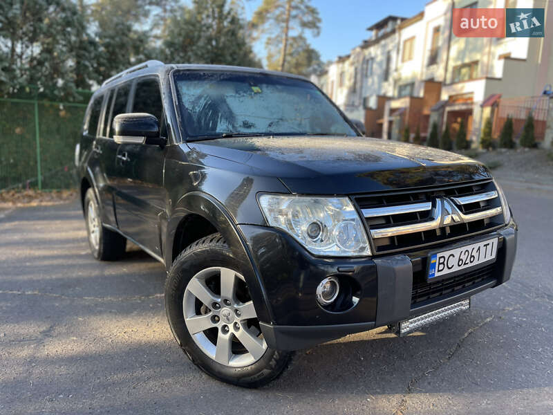 2008 mitsubishi pajero wagon