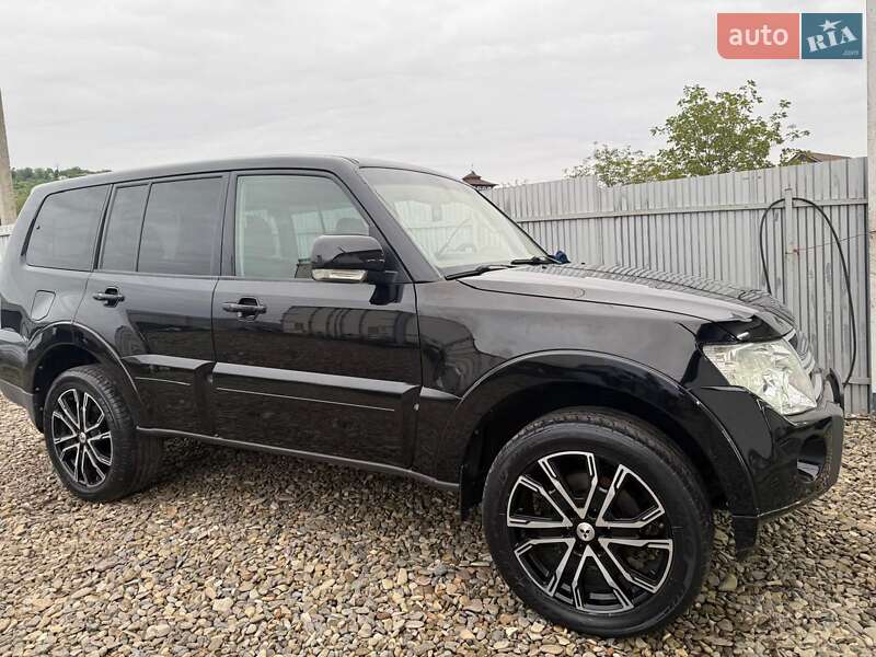 2008 mitsubishi pajero wagon