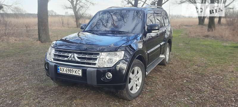 2008 mitsubishi pajero-wagon
