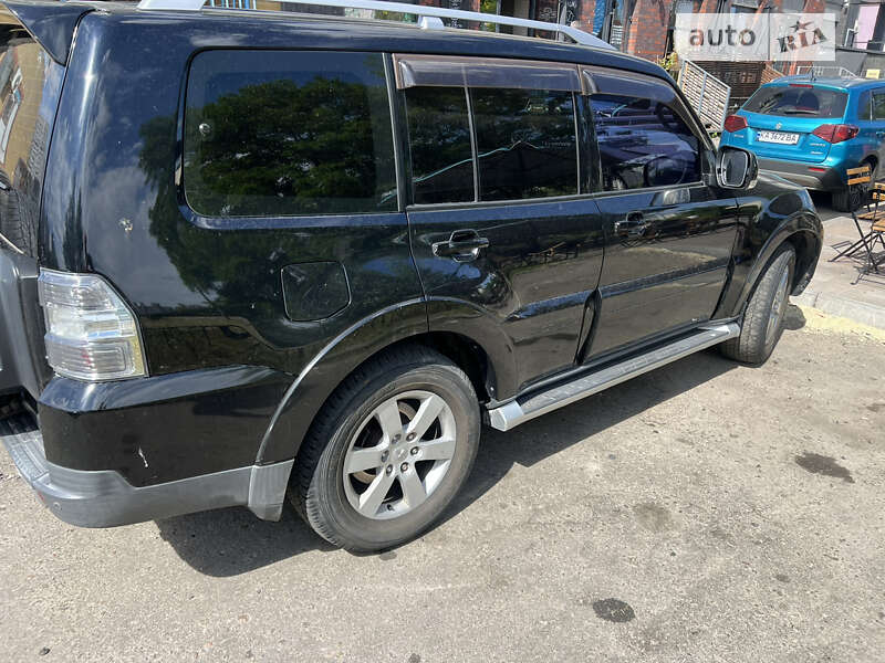 2008 mitsubishi pajero wagon
