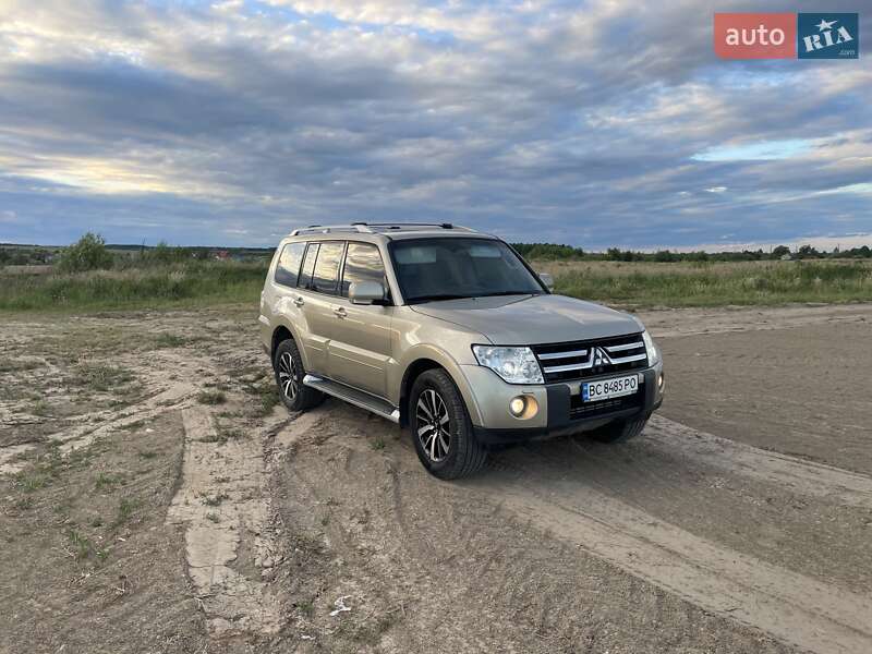 2008 mitsubishi pajero wagon
